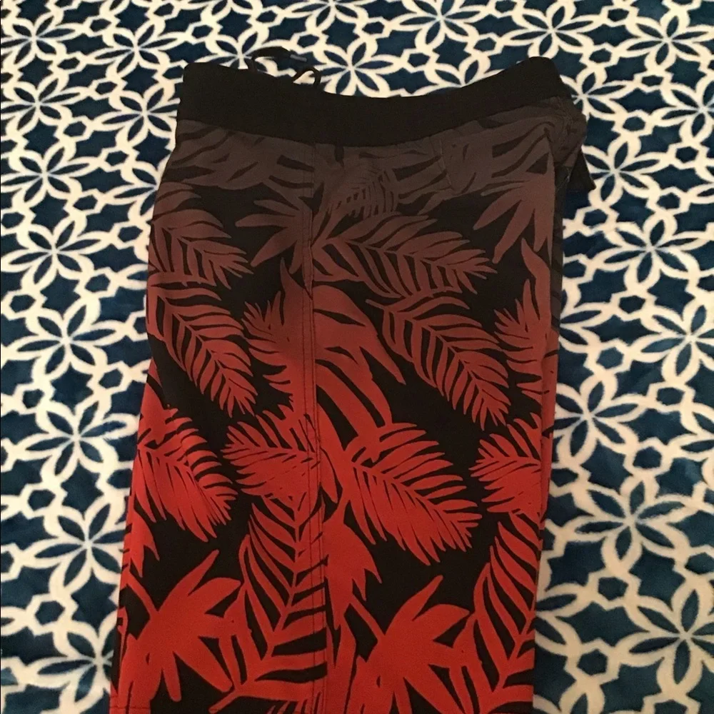 Old Navy board shorts California mens 30”waist black red cool designs 🏝️